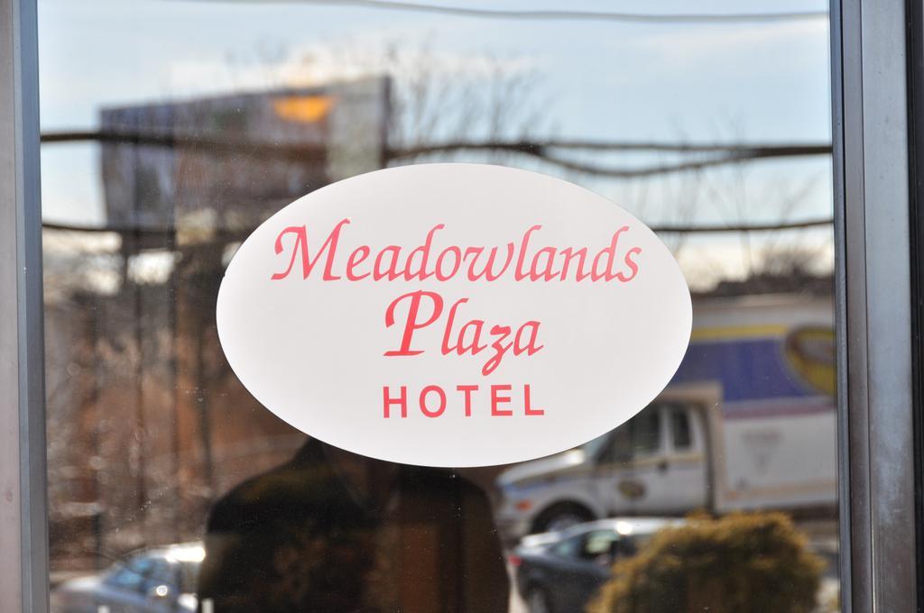 Meadowlands Plaza Hotel Secaucus Esterno foto